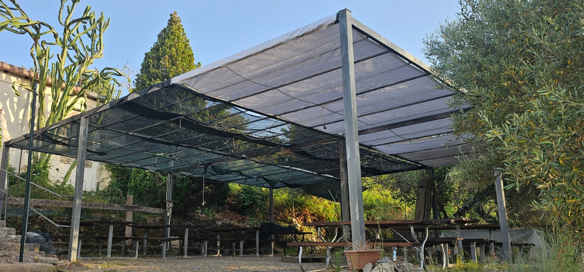 Il gazebo 9x9 metri usato come punto di raccolta