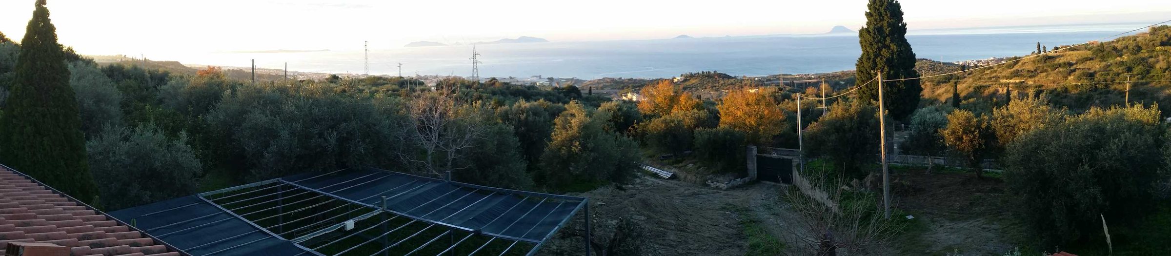 Vista panoramica dalla base A.i.A. sul mar Tirreno con le isole Eolie all'orizzonte