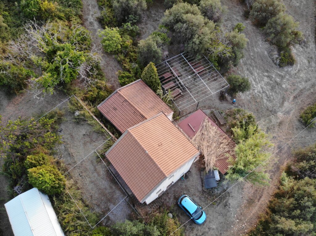 Vista dal drone della base scout A.i.A. sui monti Peloritani